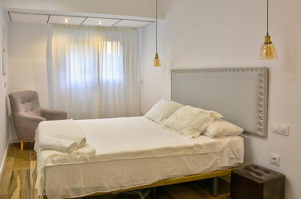 Apartsuite B&R Triana Arellano Seville Exterior photo